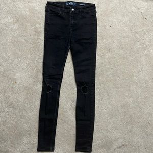 Black Hollister girl’s mid-rise skinny jeans